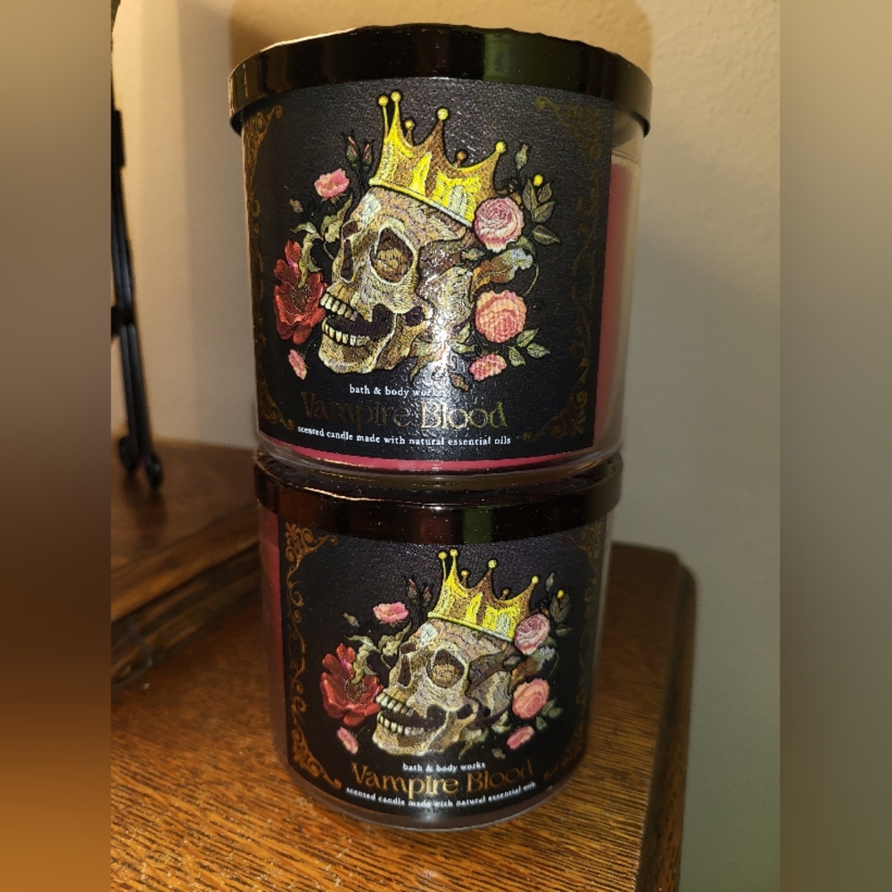NEW LOT OF 2 Halloween Vampire Blood 3-Wick Candles  Bath & Body Works 2023